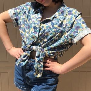 ✨SOLD✨Cool toned floral button up